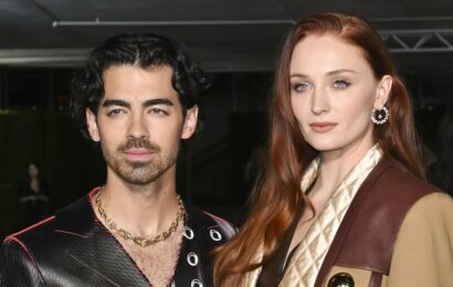 Sophie Turner &apos;shares a raunchy kiss with bachelor Peregrine Pearson&apos;